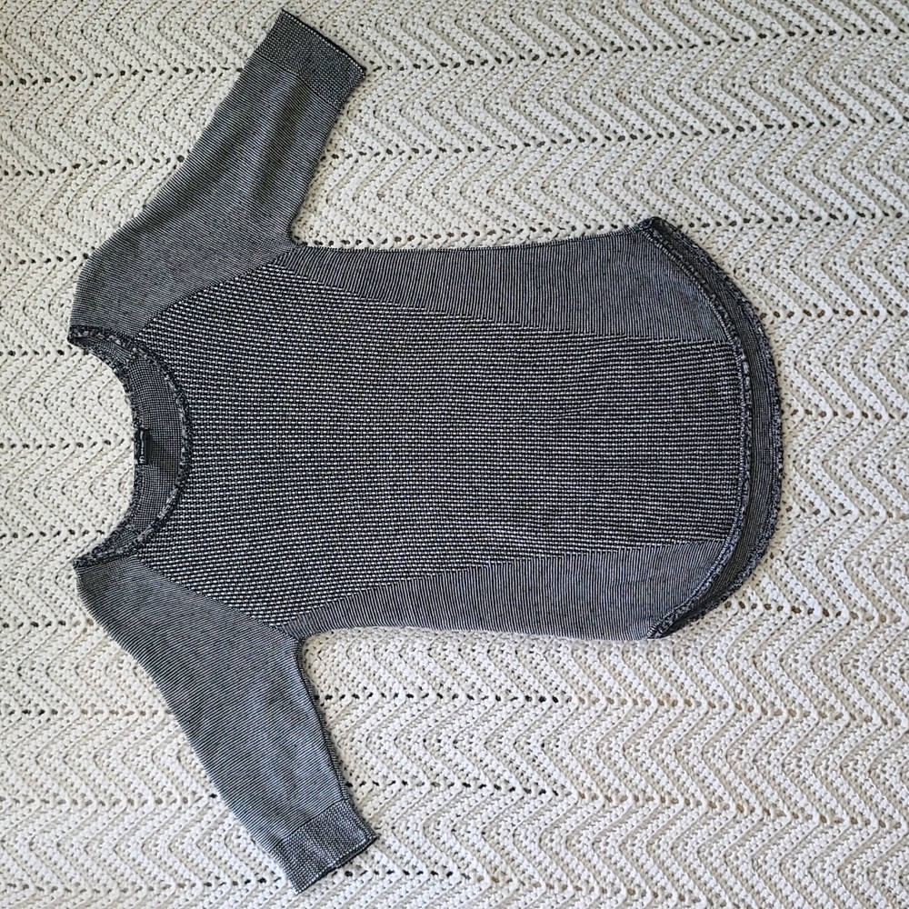 Black & white 3/4 sleeve top medium